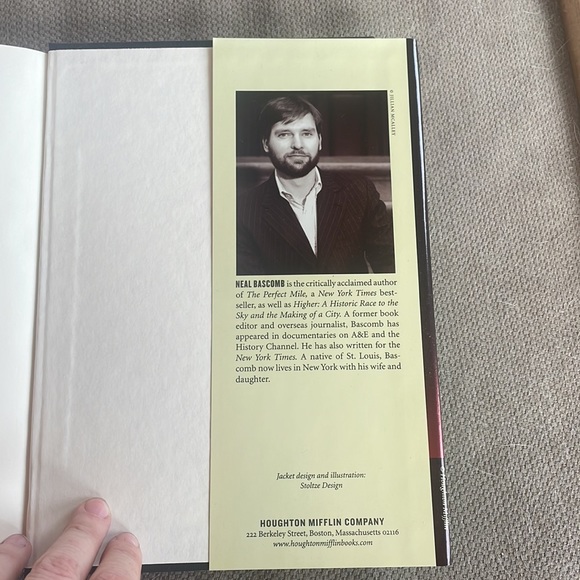 Red Mutiny - Neal Bascomb, hardcover history historical fiction - Picture 6 of 8